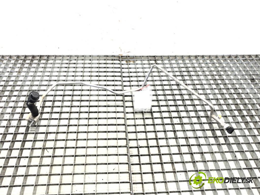 VOLVO V40 liftback (525, 526) 2012 - 2022    D2 88 kW [120 KM] olej napędowy 2015 - 2018  rúrka klimatizácie  (Rúrky klimatizácie)