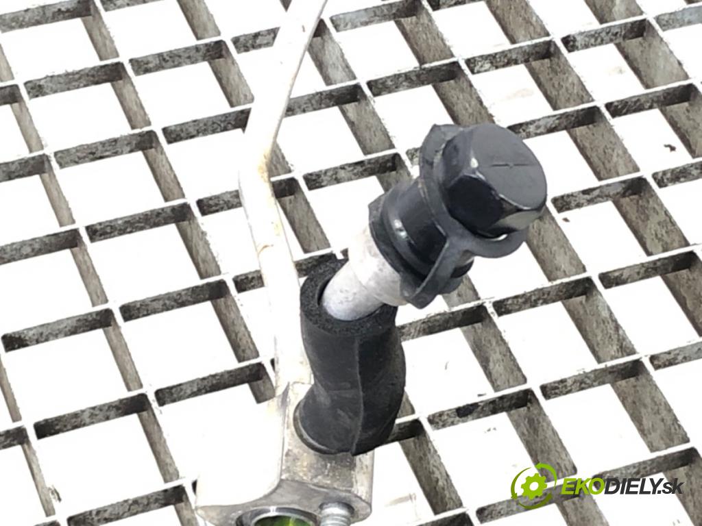 VOLVO V40 liftback (525, 526) 2012 - 2022    D2 88 kW [120 KM] olej napędowy 2015 - 2018  rúrka klimatizácie  (Rúrky klimatizácie)