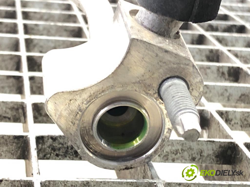 VOLVO V40 liftback (525, 526) 2012 - 2022    D2 88 kW [120 KM] olej napędowy 2015 - 2018  rúrka klimatizácie  (Rúrky klimatizácie)