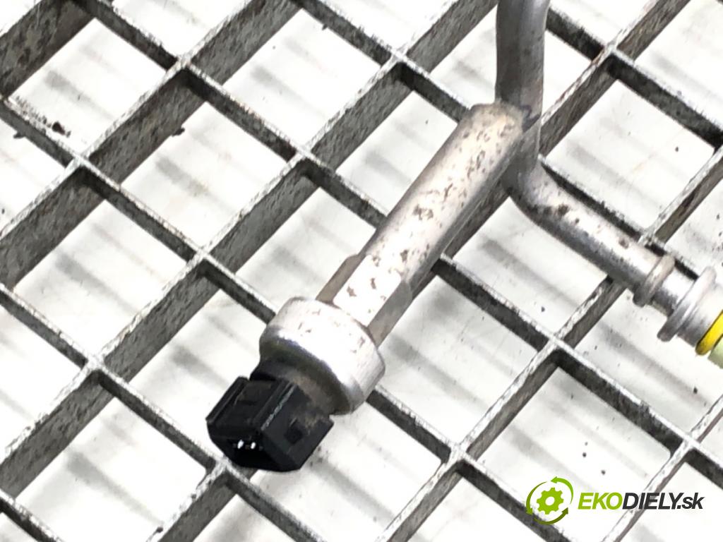 VOLVO V40 liftback (525, 526) 2012 - 2022    D2 88 kW [120 KM] olej napędowy 2015 - 2018  rúrka klimatizácie  (Rúrky klimatizácie)