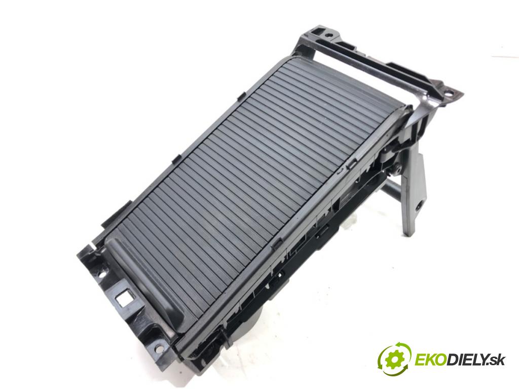 VOLVO V40 liftback (525, 526) 2012 - 2022    D2 88 kW [120 KM] olej napędowy 2015 - 2018  Držiak na nápoje 08632777 (Úchyty, držiaky na nápoje)