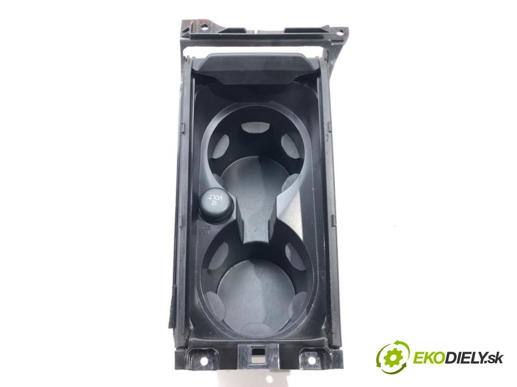 VOLVO V40 liftback (525, 526) 2012 - 2022    D2 88 kW [120 KM] olej napędowy 2015 - 2018  Držiak na nápoje 08632777 (Úchyty, držiaky na nápoje)