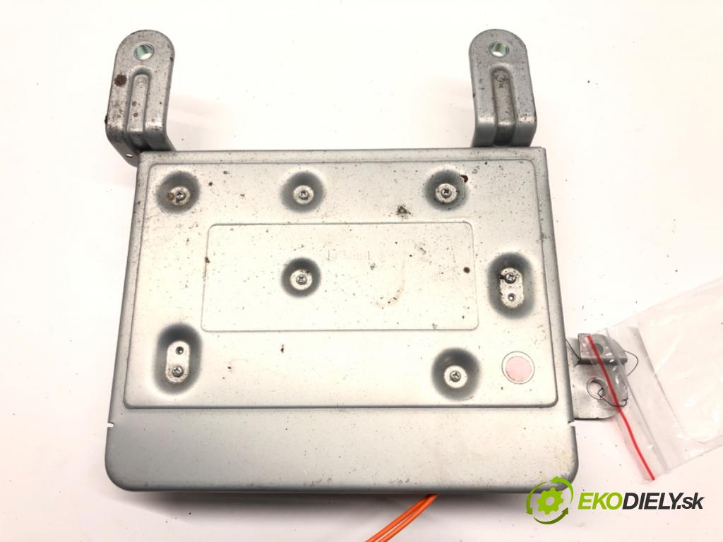 VOLVO V40 liftback (525, 526) 2012 - 2022    D2 88 kW [120 KM] olej napędowy 2015 - 2018  Zosilňovač 31409935 (Zosilňovače)