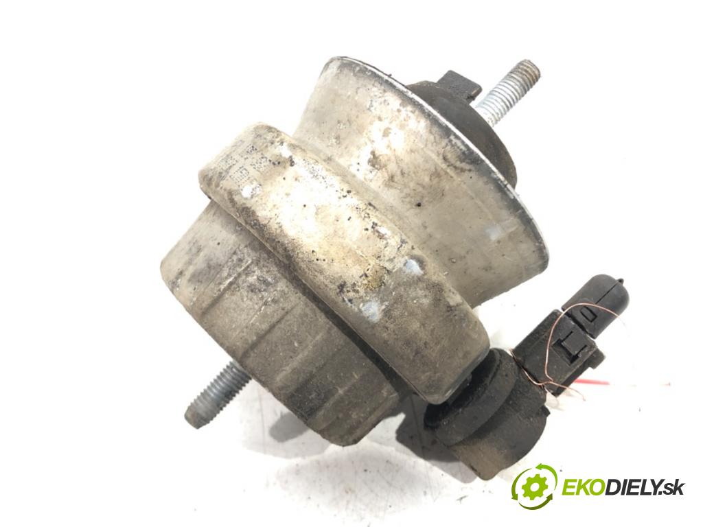 AUDI A6 C6 (4F2) 2004 - 2011    3.2 FSI quattro 188 kW [255 KM] benzyna 2004 - 200  AirBag Motor 4F0199382D (Držiaky motora)