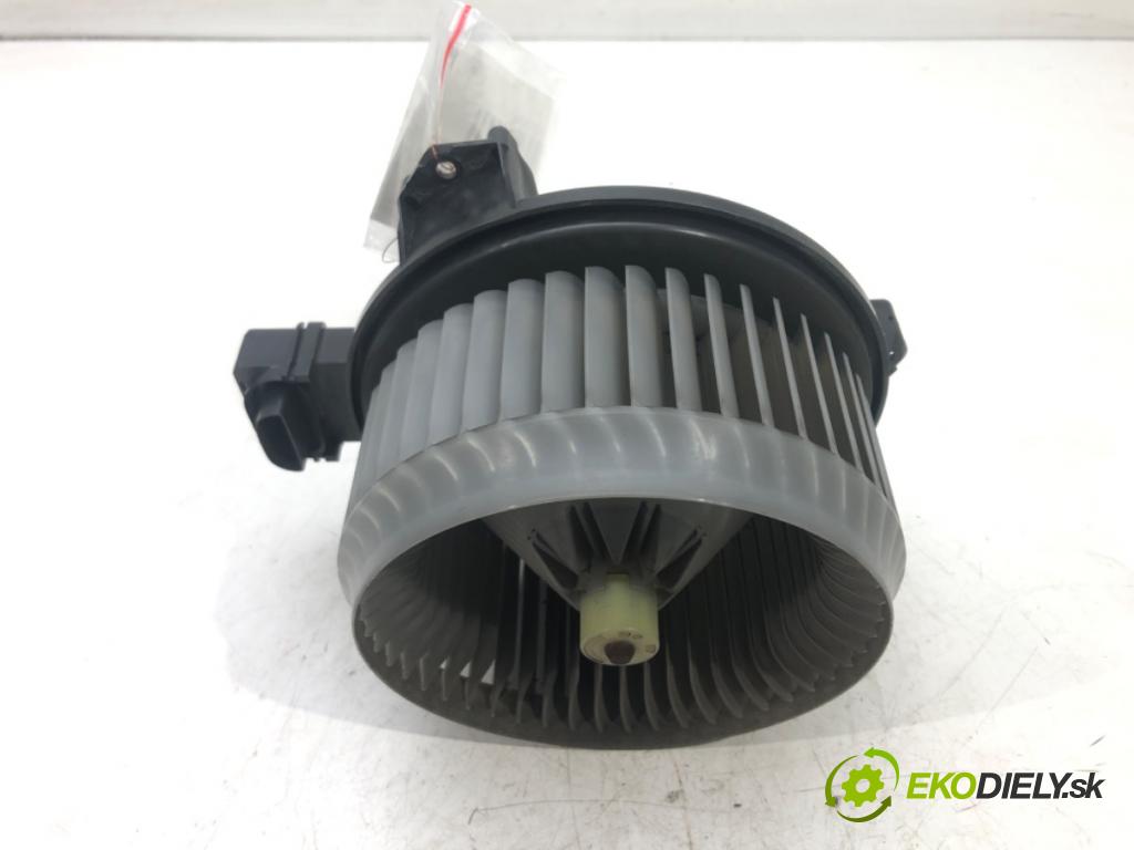TOYOTA AURIS (_E15_) 2006 - 2012    1.33 Dual-VVTi (NRE150_) 73 kW [99 KM] benzyna 201  ventilátor kúrenia