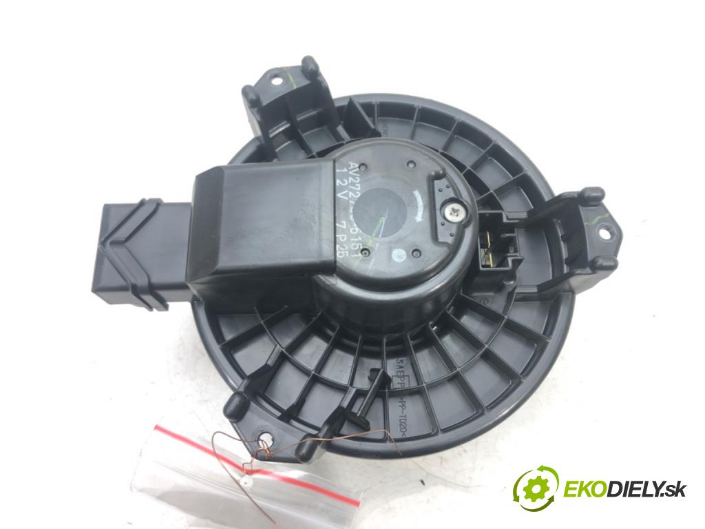 TOYOTA AURIS (_E15_) 2006 - 2012    1.33 Dual-VVTi (NRE150_) 73 kW [99 KM] benzyna 201  ventilátor kúrenia