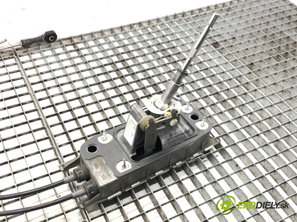 VW GOLF VI (5K1) 2008 - 2014    2.0 TDI 125 kW [170 KM] olej napędowy 2009 - 2012  Kulisa 1K0711049CK (Rýchlostné páky / kulisy)