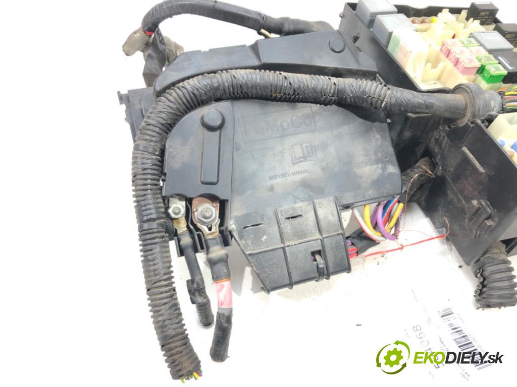 FORD FOCUS III 2010 - 2022    1.6 TDCi 85 kW [115 KM] olej napędowy 2010 - 2017  skříňka poistková BV6T14K733BMC (Pojistkové skříňky)