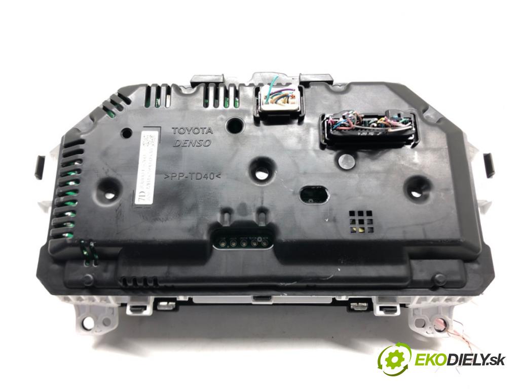 TOYOTA YARIS (_P13_) 2010 - 2022    1.5 (NSP131_) 82 kW [112 KM] benzyna 2017 - 2022  Prístrojovka 83800-F5760 (Prístrojové dosky, displeje)