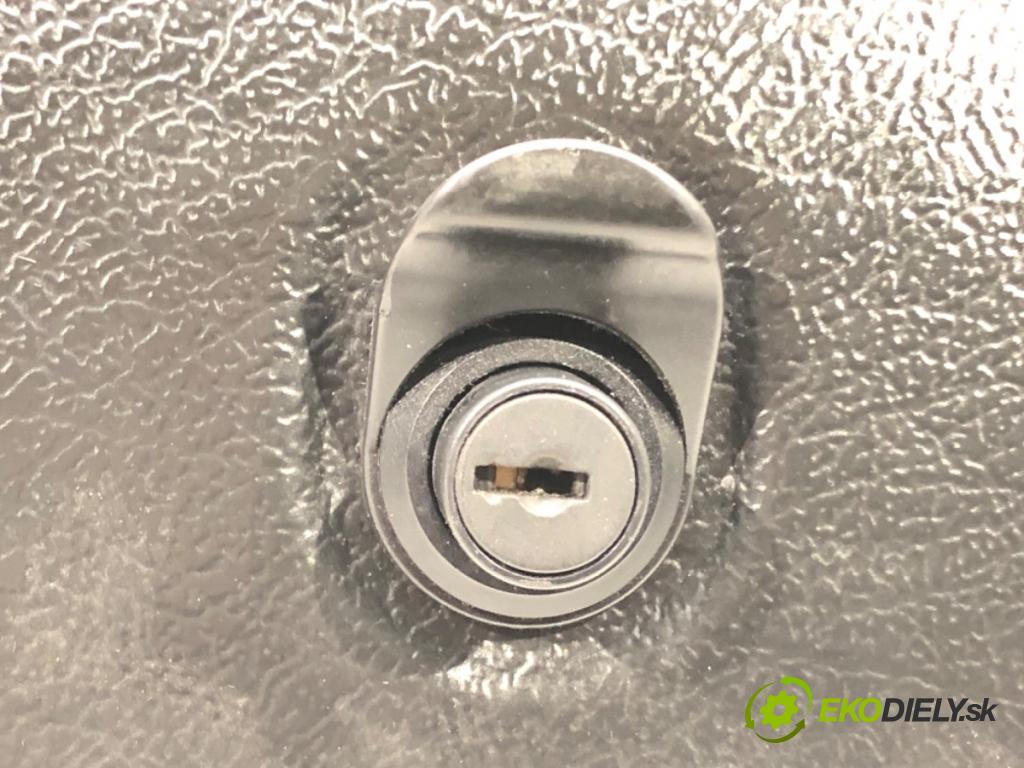 MICROCAR M.GO 2009 - 2022    0.5 6 kW [8 KM] olej napędowy 2020 - 2022  Priehradka, kastlík spolujazdca  (Priehradky, kastlíky)