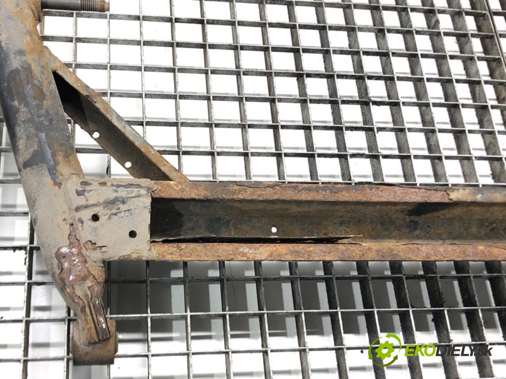 MICROCAR M.GO 2009 - 2022    0.5 6 kW [8 KM] olej napędowy 2020 - 2022  zadní část výztuha