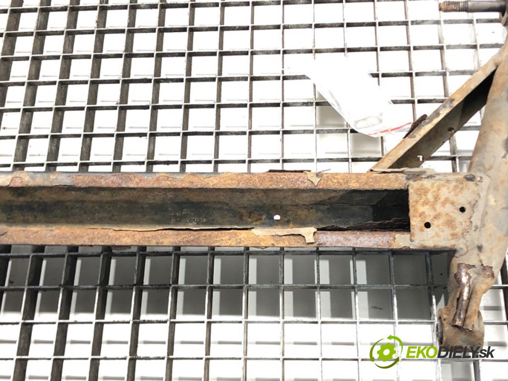 MICROCAR M.GO 2009 - 2022    0.5 6 kW [8 KM] olej napędowy 2020 - 2022  zadní část výztuha