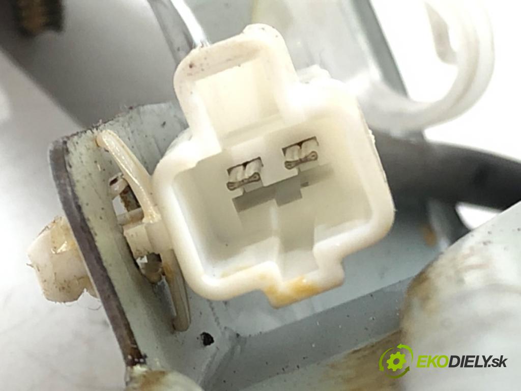 TOYOTA YARIS (_P1_) 1999 - 2005    1.0 (SCP10_) 48 kW [65 KM] benzyna 2003 - 2005  Motor stieračov zad 85130-52010