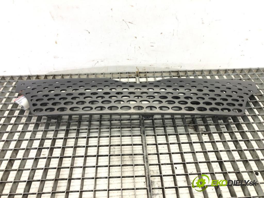 TOYOTA YARIS VERSO (_P2_) 1999 - 2005    1.3 (NCP20_, NCP22_) 63 kW [86 KM] benzyna 1999 -   mřížka maska 5311152050 (Mřížky (masky) chladičů)