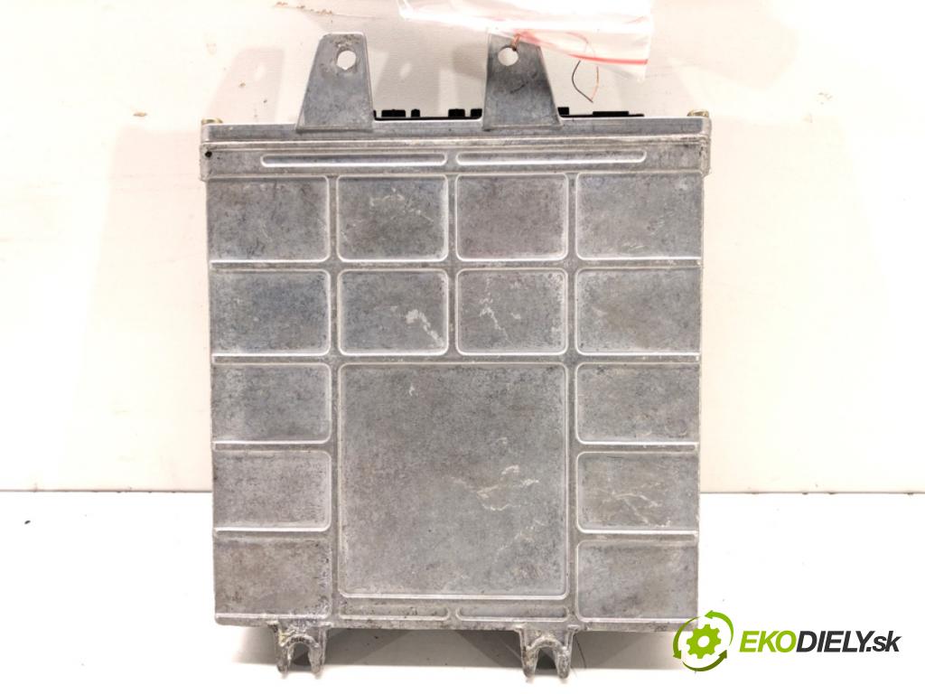 AUDI A8 D2 sedan 1998 169 kW 3.7 quattro 3697 řídící jednotka motora 4D0907558C 0261204762 (Řídicí jednotka)