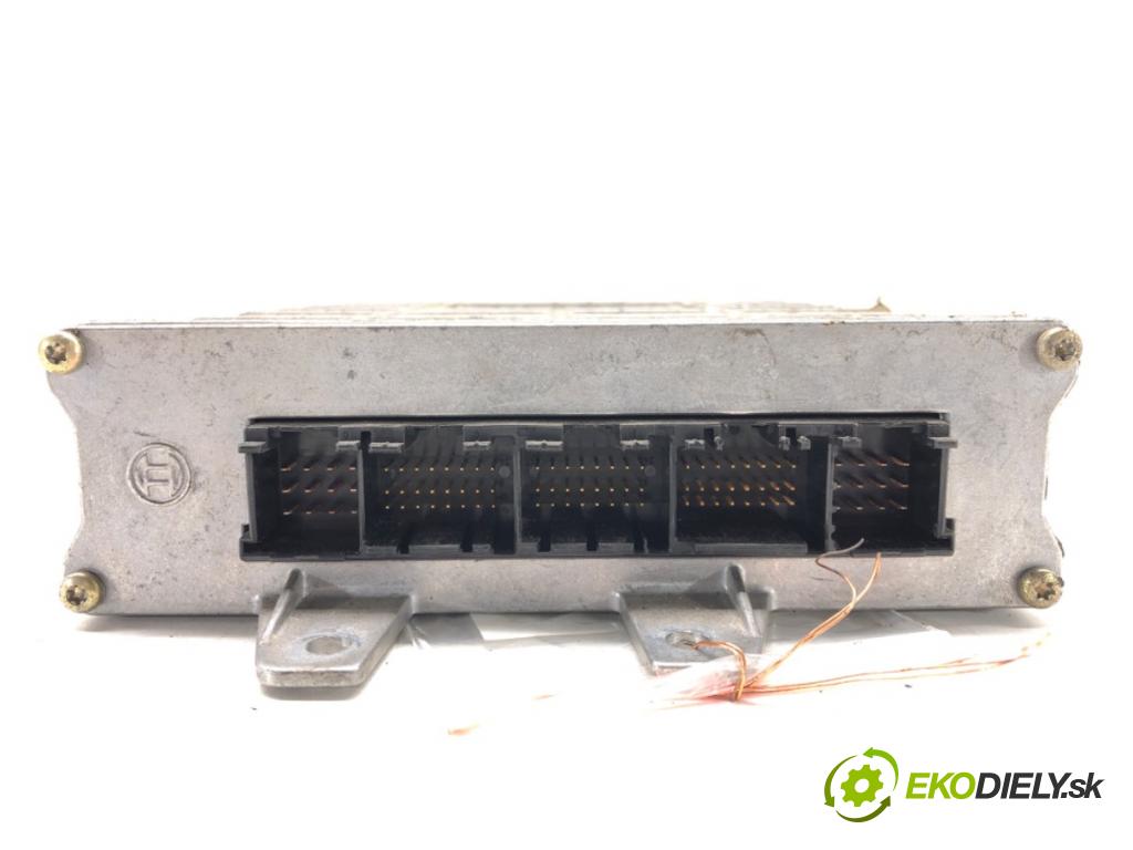 AUDI A8 D2 sedan 1998 169 kW 3.7 quattro 3697 řídící jednotka motora 4D0907558C 0261204762 (Řídicí jednotka)