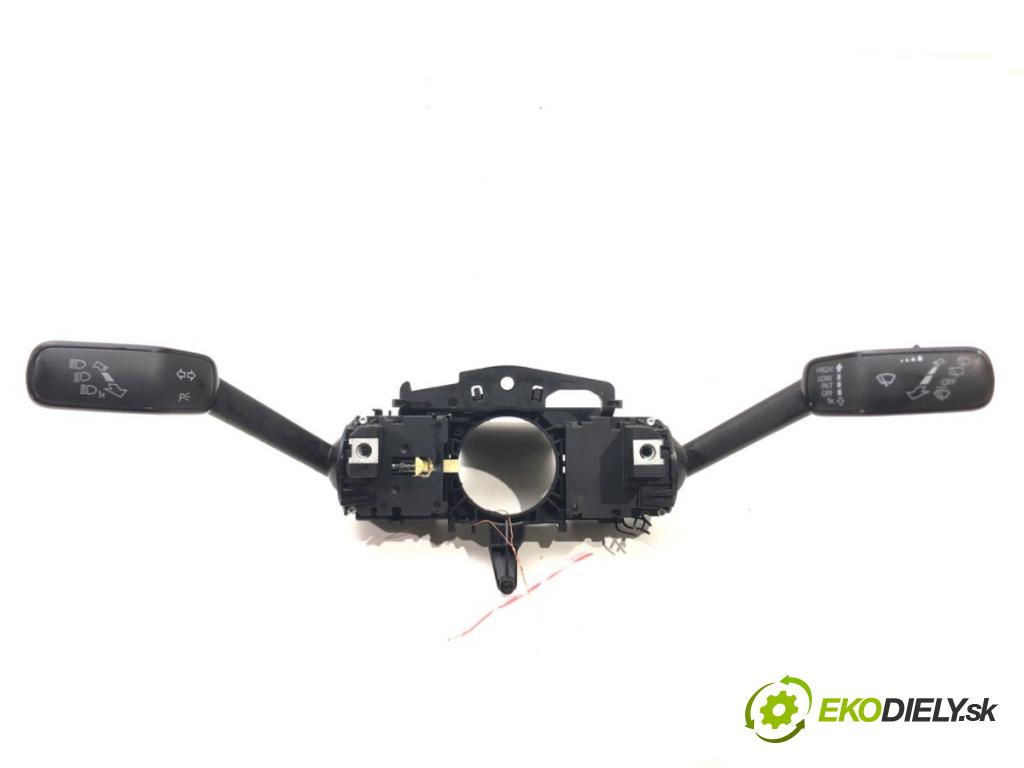 SKODA OCTAVIA III liftback 2013 103 kW 1.4 TSI 1395 přepínač kombinovaný 5Q0953507AA (Páčky pod volantem)