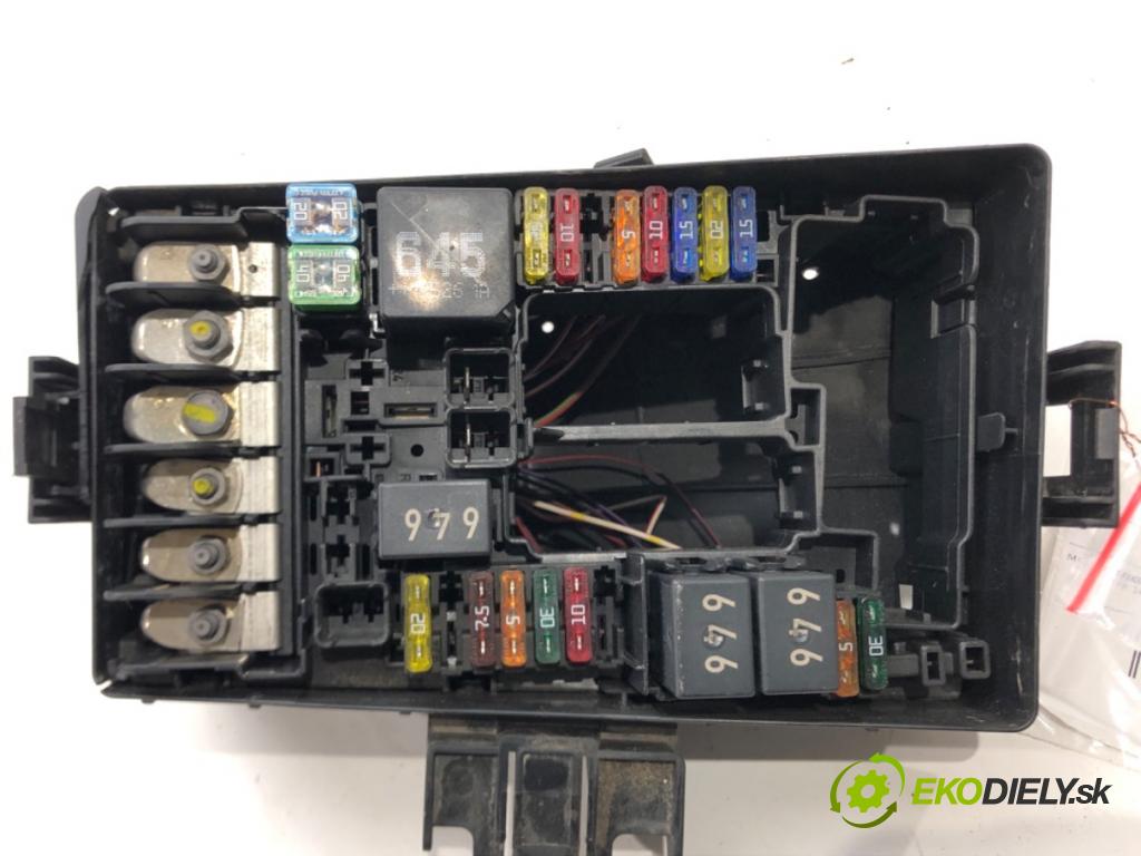 SKODA OCTAVIA III (5E3, NL3, NR3) 2012 - 2022    1.4 TSI 103 kW [140 KM] benzyna 2012 - 2022  Skrinka poistková 5Q0907361B (Poistkové skrinky)