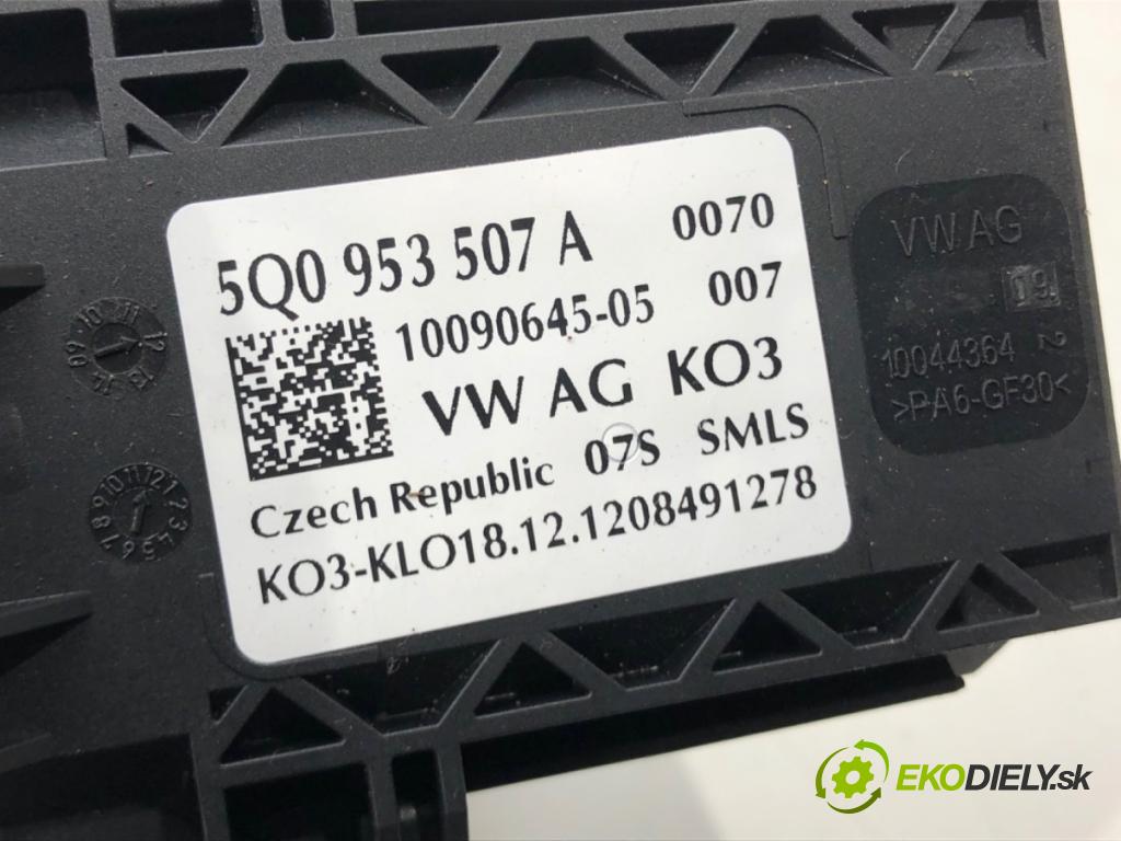 SKODA OCTAVIA III (5E3, NL3, NR3) 2012 - 2022    1.8 TSI 132 kW [180 KM] benzyna 2012 - 2022  Prepínač kombinovaný 5Q0953507A (Prepínače, spínače, tlačidlá a ovládače kúrenia)