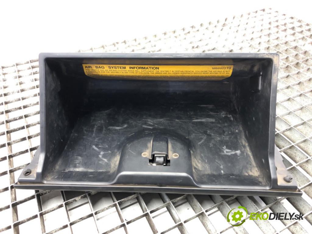 MITSUBISHI PAJERO III (V7_W, V6_W) 1999 - 2007    3.2 Di-D (V68W) 118 kW [160 KM] olej napędowy 2000  Priehradka, kastlík spolujazdca  (Priehradky, kastlíky)