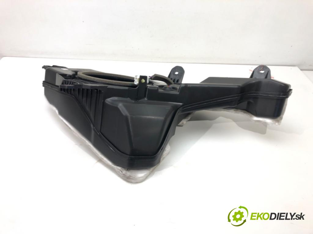 KIA SPORTAGE IV (QL, QLE) 2015 - 2022    1.6 T-GDI 130 kW [177 KM] benzyna 2015 - 2022  subwoofer 96380-D9000 (Audio zariadenia)