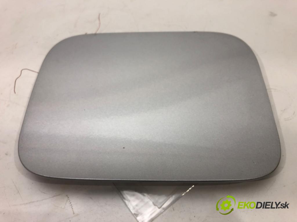 HYUNDAI i40 I CW (VF) 2011 - 2022    1.7 CRDi 104 kW [141 KM] olej napędowy 2015 - 2022  Dvierka nádrže paliva  (Ostatné)