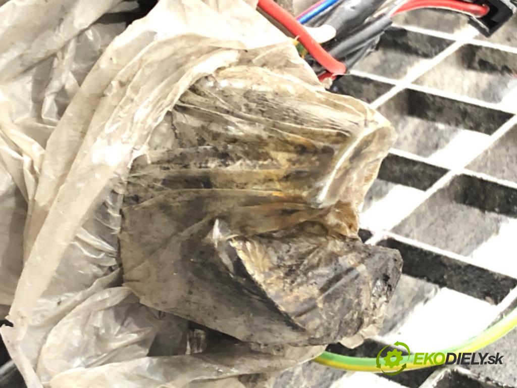 AUDI A6 C5 Avant (4B5) 1997 - 2005    2.5 TDI 120 kW [163 KM] olej napędowy 2002 - 2005  Hák tažné zařízení