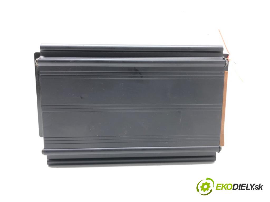 AUDI A6 C5 Avant (4B5) 1997 - 2005    2.5 TDI 120 kW [163 KM] olej napędowy 2002 - 2005  Zosilňovač BOSE  (Zosilňovače)