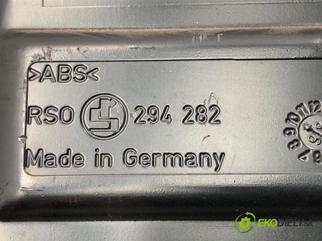 AUDI A6 C5 Avant (4B5) 1997 - 2005    2.5 TDI 120 kW [163 KM] olej napędowy 2002 - 2005  subwoofer BOSE 4B9035382A (Audio zariadenia)