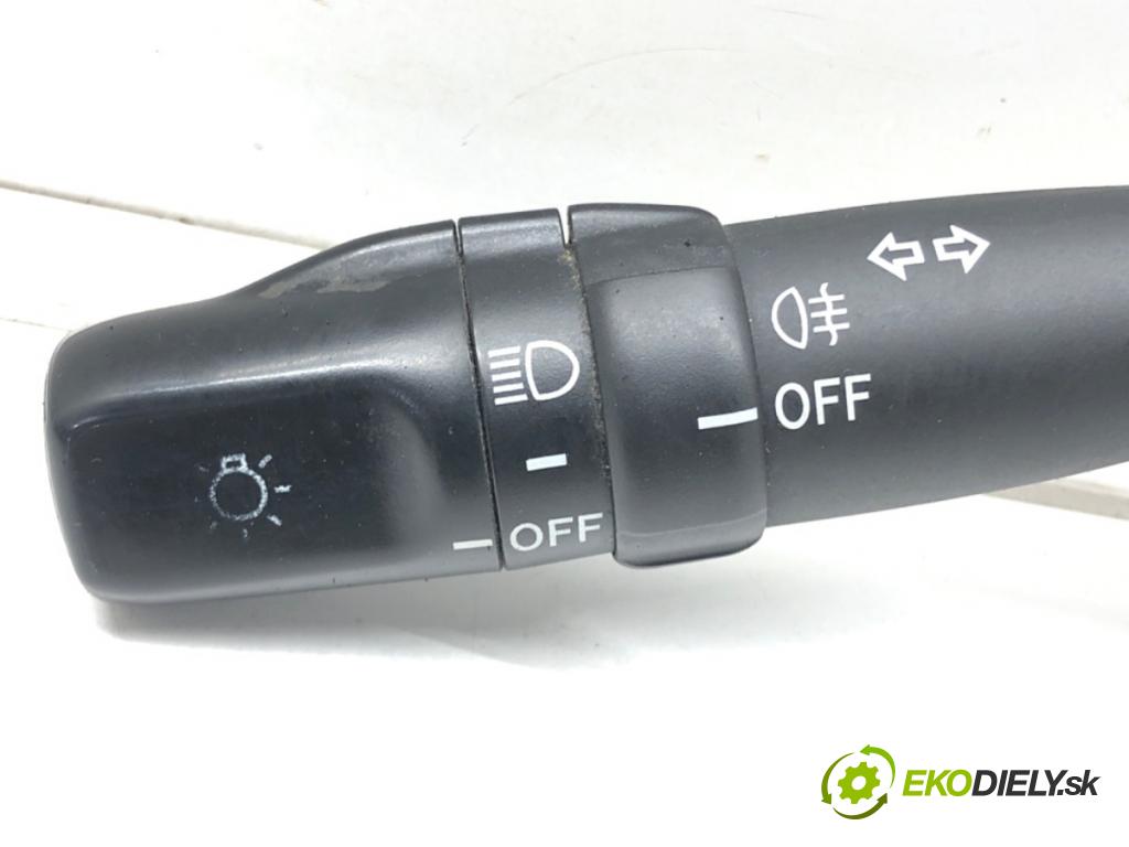 TOYOTA COROLLA Verso (ZER_, ZZE12_, R1_) 2004 - 2009    2.0 D-4D (CUR10_) 85 kW [116 KM] olej napędowy 200  Prepínač smeroviek 173650B (Prepínače, spínače, tlačidlá a ovládače kúrenia)
