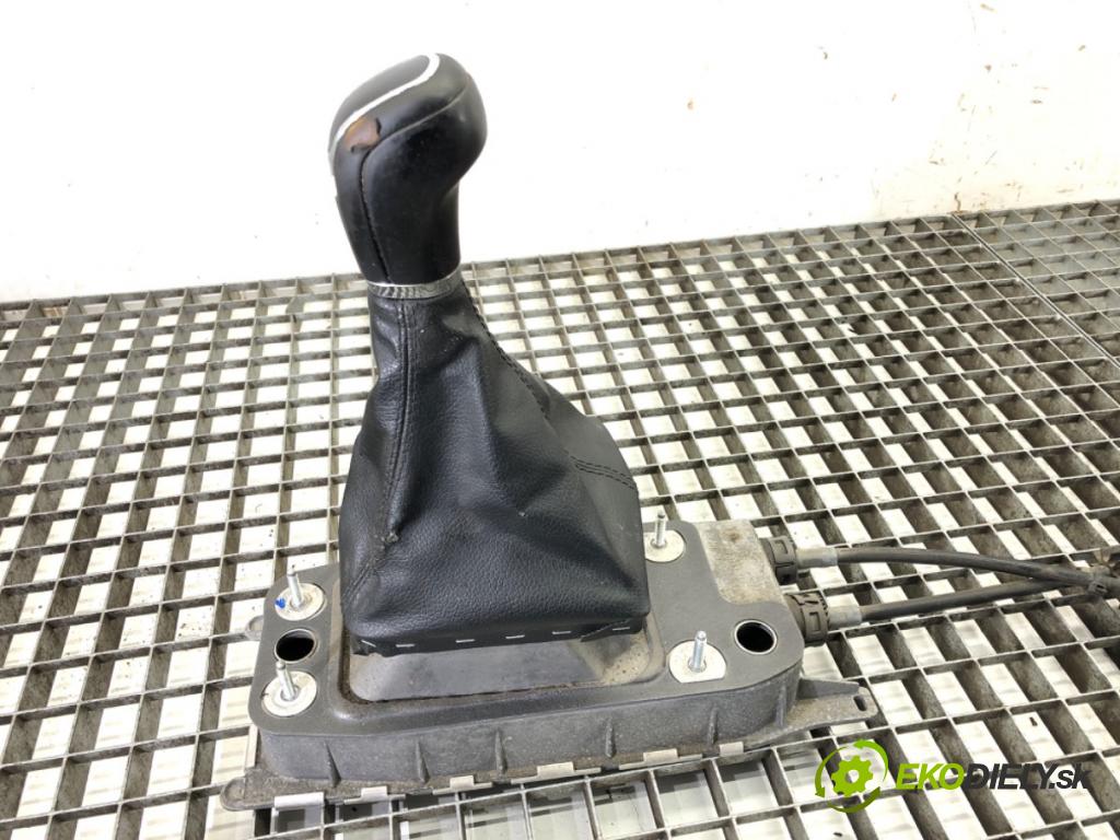 SKODA SUPERB II Kombi (3T5) 2009 - 2015    1.6 TDI 77 kW [105 KM] olej napędowy 2010 - 2015  Kulisa 3T0711049D (Rýchlostné páky / kulisy)