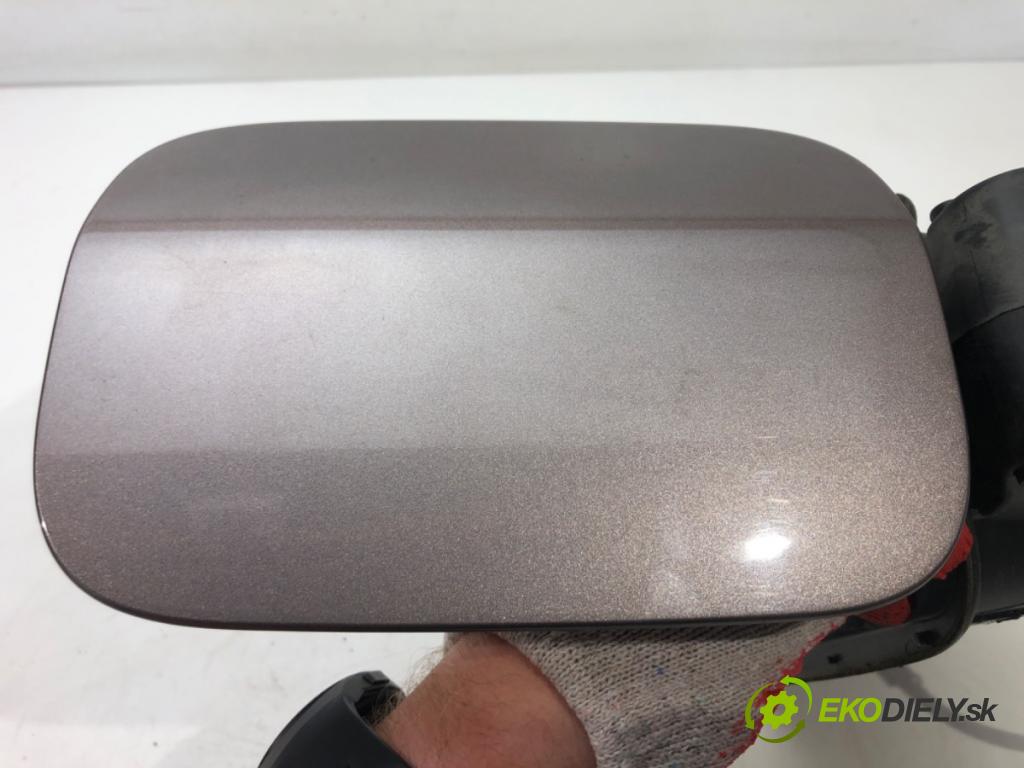 SKODA SUPERB II Kombi (3T5) 2009 - 2015    1.6 TDI 77 kW [105 KM] olej napędowy 2010 - 2015  Dvierka nádrže paliva  (Ostatné)