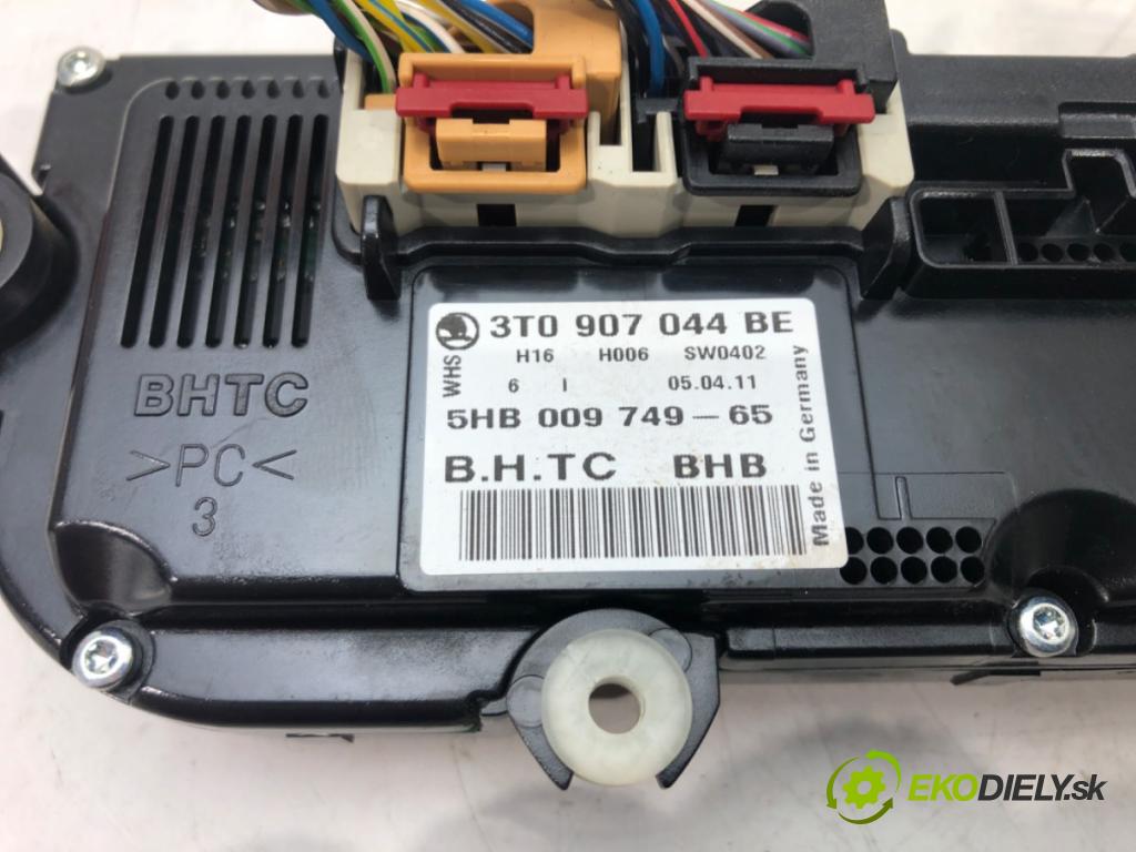 SKODA SUPERB II Kombi (3T5) 2009 - 2015    1.6 TDI 77 kW [105 KM] olej napędowy 2010 - 2015  Panel ovládania kúrenia 3T0907044BE (Prepínače, spínače, tlačidlá a ovládače kúrenia)