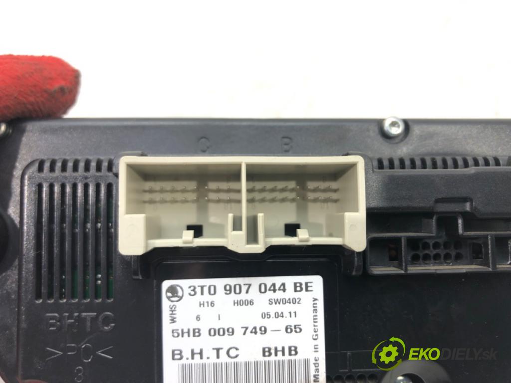 SKODA SUPERB II Kombi (3T5) 2009 - 2015    1.6 TDI 77 kW [105 KM] olej napędowy 2010 - 2015  Panel ovládania kúrenia 3T0907044BE (Prepínače, spínače, tlačidlá a ovládače kúrenia)
