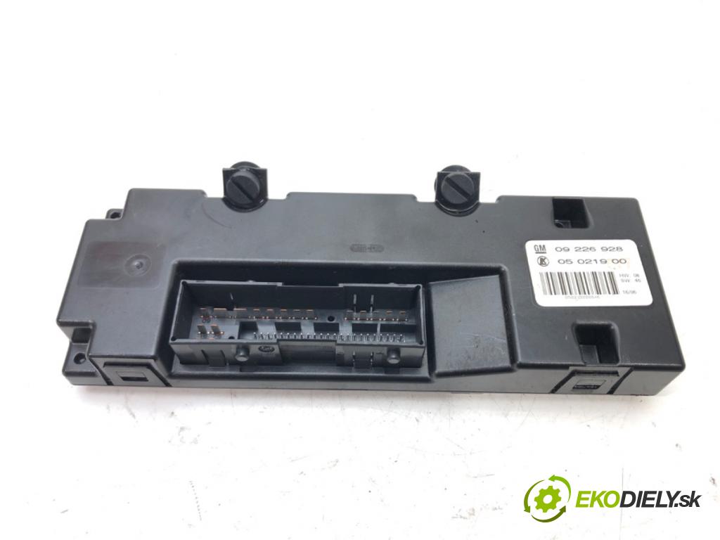 OPEL VECTRA C (Z02) 2002 - 2009    3.0 CDTi (F69) 135 kW [184 KM] olej napędowy 2005   Modul pamäte sedačky 09226928
