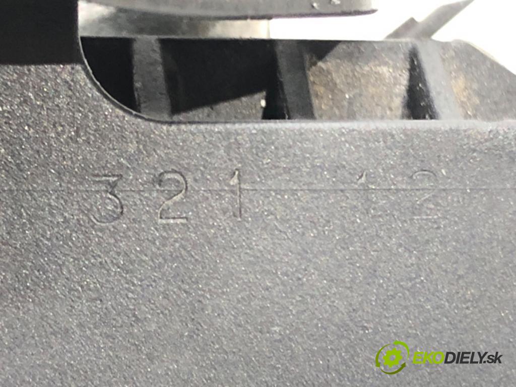 KIA CEED Sportswagon (JD) 2012 - 2018    1.4 CVVT 73 kW [100 KM] benzyna 2012 - 2015  Kľučka predný ľavá strana vonkajšia  (Vonkajšie predné ľavé)