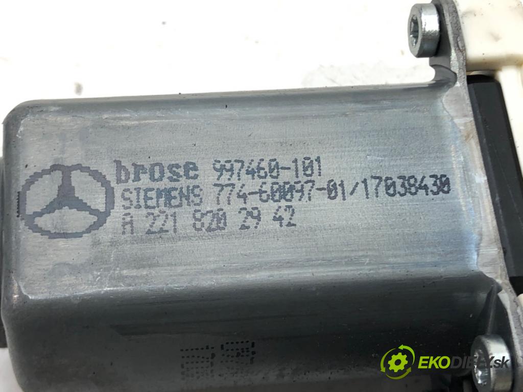 MERCEDES-BENZ KLASA S (W221) 2005 - 2013    S 320 CDI 155 kW [211 KM] olej napędowy 2005 - 201  mechanismus okna levý zadní část A2218202942