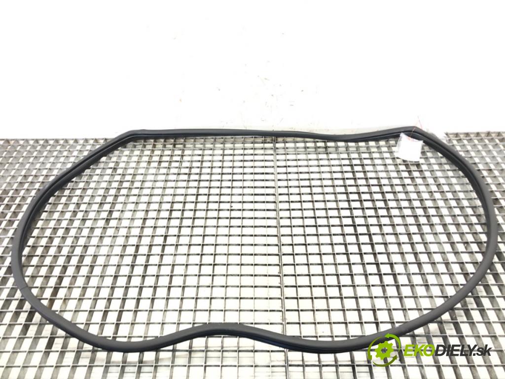 KIA SPORTAGE IV (QL, QLE) 2015 - 2022    1.6 T-GDI 130 kW [177 KM] benzyna 2015 - 2022  těsnění dveře zadní část levá strana  (Ostatní)