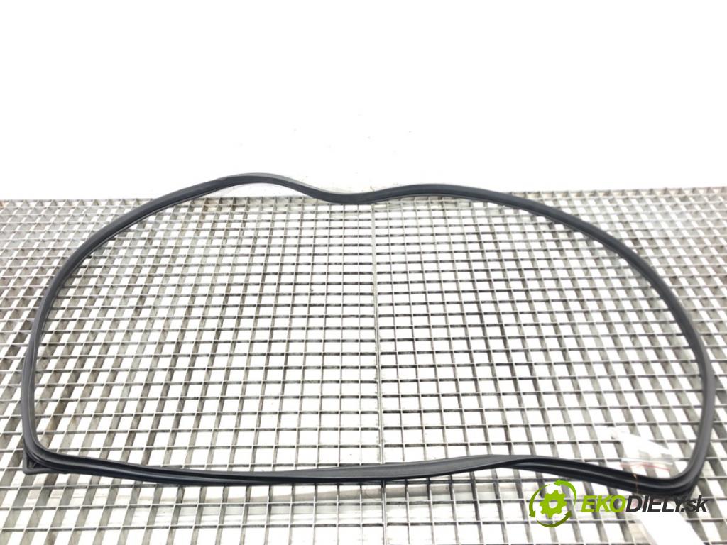 KIA SPORTAGE IV (QL, QLE) 2015 - 2022    1.6 T-GDI 130 kW [177 KM] benzyna 2015 - 2022  těsnění dveře zadní část levá strana  (Ostatní)