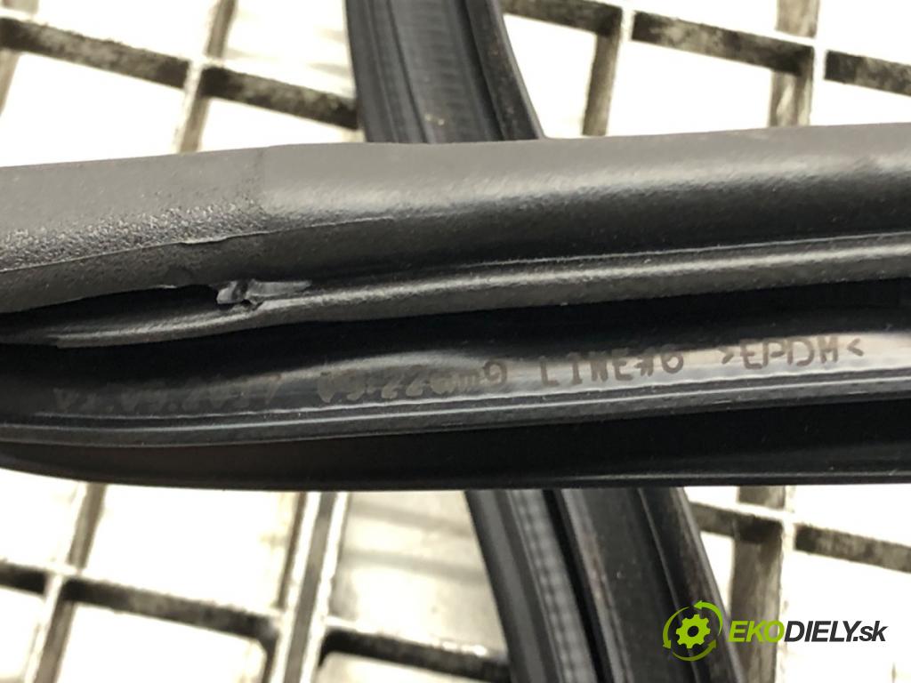 KIA SPORTAGE IV (QL, QLE) 2015 - 2022    1.6 T-GDI 130 kW [177 KM] benzyna 2015 - 2022  těsnění dveře zadní část levá strana  (Ostatní)