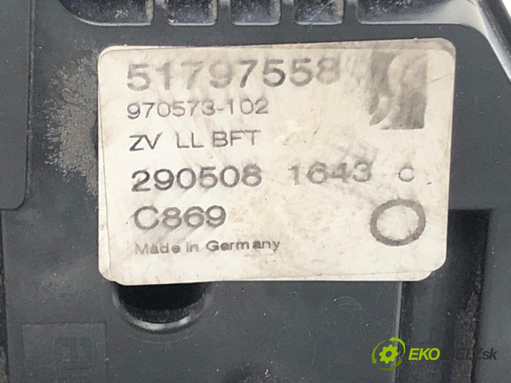 FIAT GRANDE PUNTO (199_) 2005 - 2022    1.2 48 kW [65 KM] benzyna 2005 - 2022  zámok dveře pravý přední část 51797558