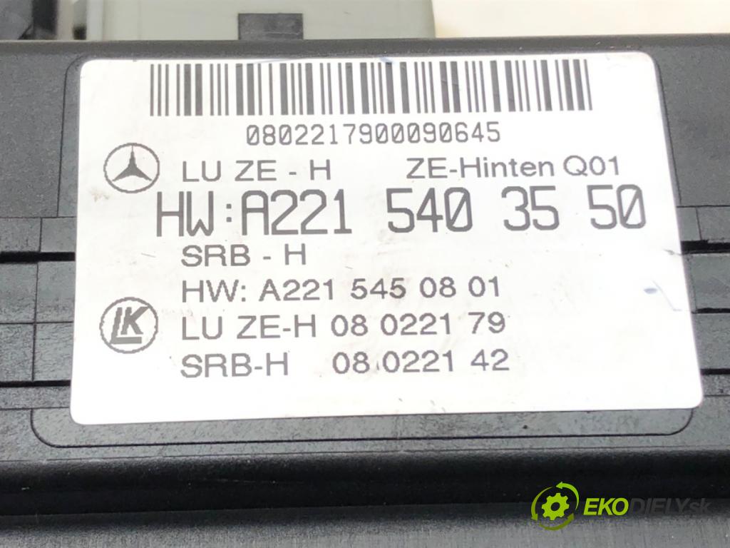 MERCEDES-BENZ KLASA S (W221) 2005 - 2013    S 320 CDI 155 kW [211 KM] olej napędowy 2005 - 201  skříňka poistková A2215403550 (Pojistkové skříňky)