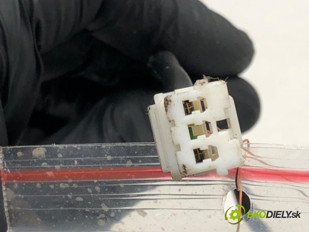 JAGUAR XJ (X308) 1996 - 2003    4.0 209 kW [284 KM] benzyna 1997 - 2003  Motorček strešného okna 404132 (Motorčeky ovládania strešného okna)