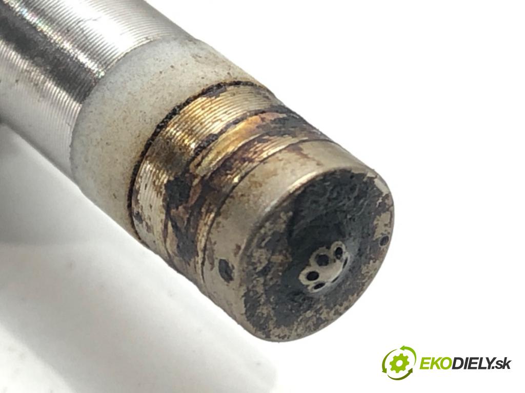 SKODA OCTAVIA III (5E3, NL3, NR3) 2012 - 2022    1.8 TSI 132 kW [180 KM] benzyna 2012 - 2022  Lišta vstrekovacia 06K133317G (Vstrekovacie lišty)