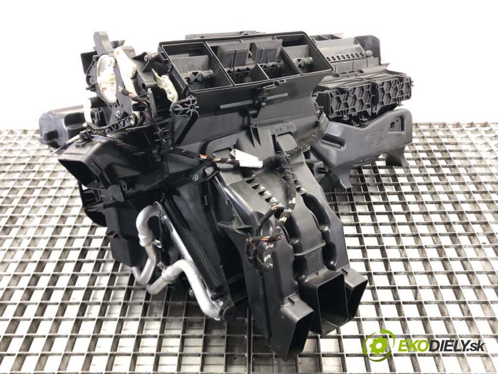 SKODA OCTAVIA III (5E3, NL3, NR3) 2012 - 2022    1.8 TSI 132 kW [180 KM] benzyna 2012 - 2022  Výhrevné teleso, radiátor kúrenia komplet KOMBAJN 5Q1820005AK (Radiátory kúrenia)