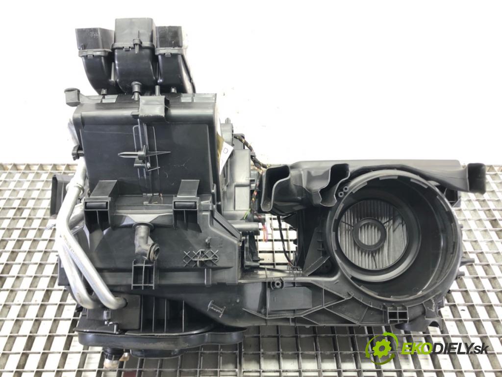 SKODA OCTAVIA III (5E3, NL3, NR3) 2012 - 2022    1.8 TSI 132 kW [180 KM] benzyna 2012 - 2022  Výhrevné teleso, radiátor kúrenia komplet KOMBAJN 5Q1820005AK (Radiátory kúrenia)