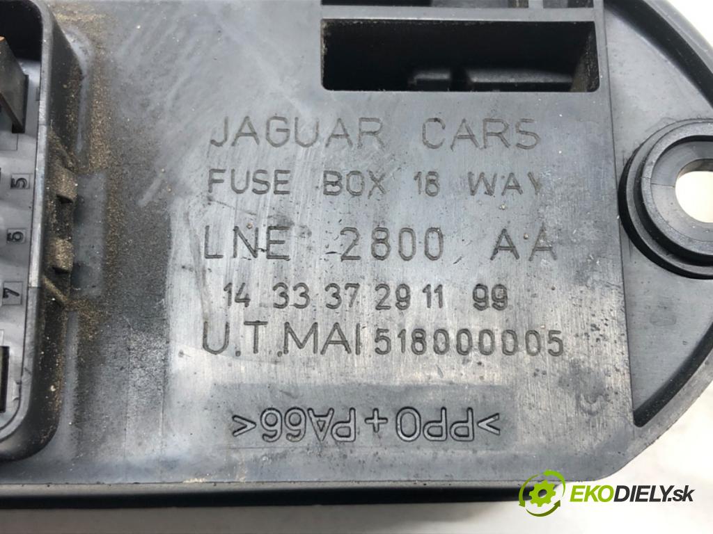 JAGUAR XJ (X308) 1996 - 2003    4.0 209 kW [284 KM] benzyna 1997 - 2003  skříňka poistková LNF2822AB (Pojistkové skříňky)