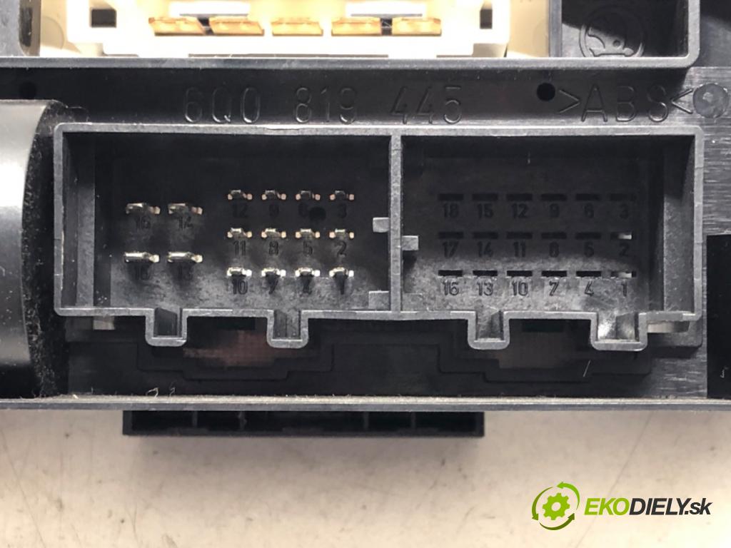 VW POLO (9N_, 9A_) 2001 - 2014    1.2 40 kW [54 KM] benzyna 2002 - 2007  Panel ovládania kúrenia 6Q0819045P (Prepínače, spínače, tlačidlá a ovládače kúrenia)
