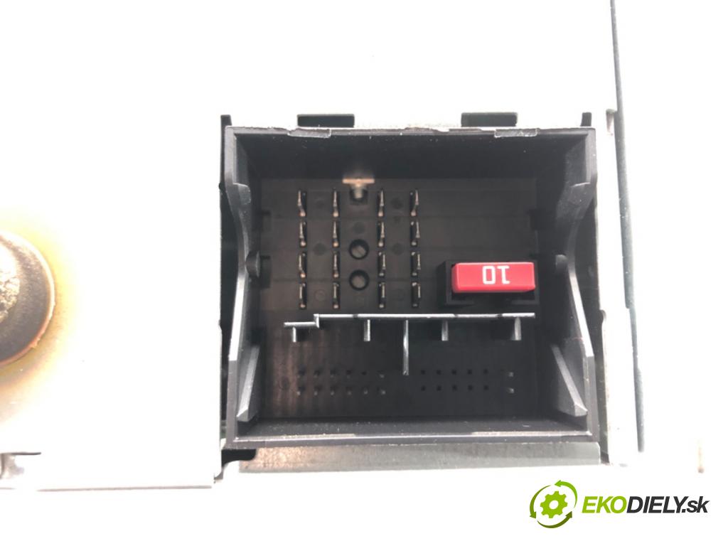 VW POLO (9N_, 9A_) 2001 - 2014    1.2 44 kW [60 KM] benzyna 2007 - 2009  RADIO 6Q0035152G (Audio zariadenia)