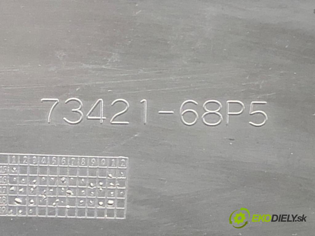 SUZUKI BALENO (FW, EW) 2016 - 2022    1.2 (A1K412) 66 kW [90 KM] benzyna 2016 - 2022  Priehradka, kastlík spolujazdca  (Priehradky, kastlíky)